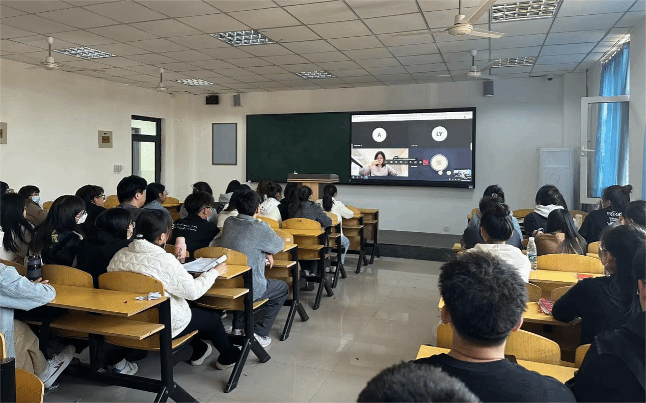 365官网商学院国际经济与贸易专业学生听取英国德蒙福特大学大师课