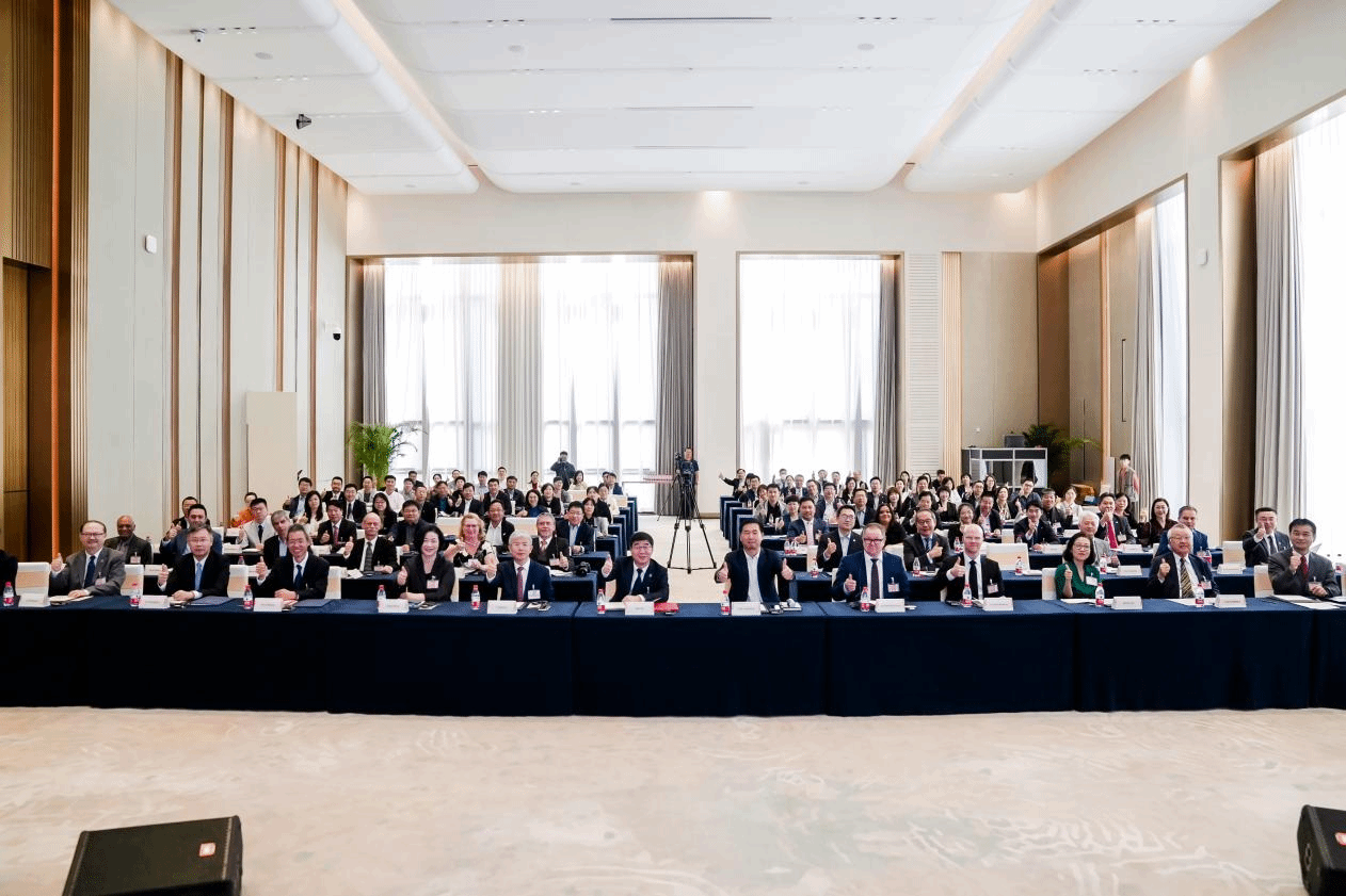 365官网应邀参加“2023中外大学校长论坛”